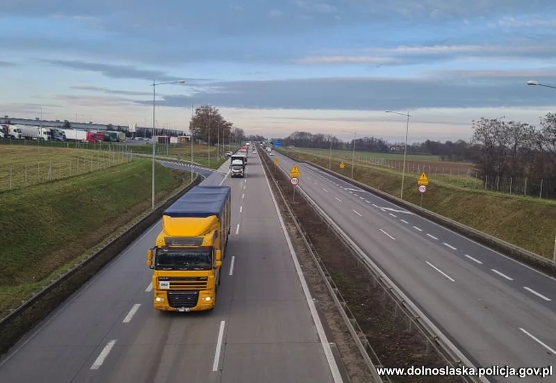 Akcja dolnośląskich policjantów na autostradzie A4 trwa