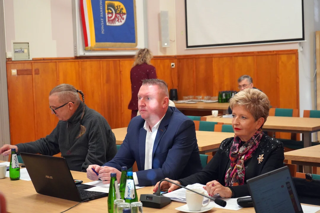 Powiat Ząbkowicki. Za nami sesja Rady Powiatu. Sprzeciw wobec „Paktu migracyjnego”, zmiany w budżecie i nowy wiceprzewodniczący