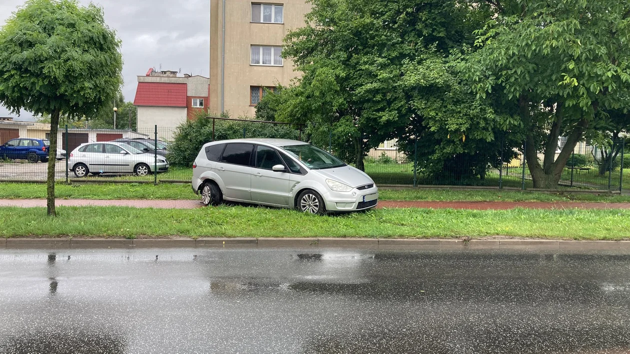 Kłodzko. Nie zauważył znaku Stop. Uderzył w Forda - Zdjęcie główne