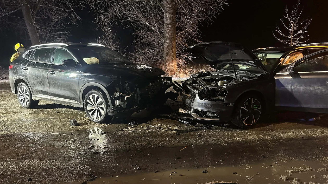 Kamieniec Ząbkowicki - zderzenie dwóch aut - Zdjęcie główne