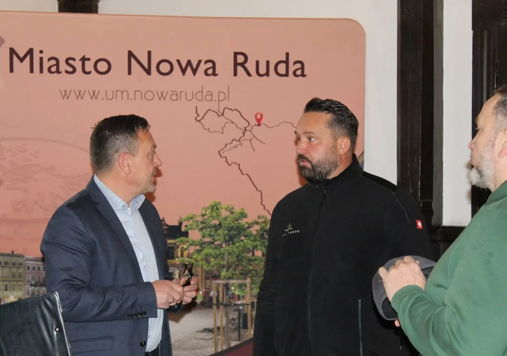 Nowa Ruda. Umowa na budowę skweru przy ulicy Obozowej podpisana [zdjęcia]