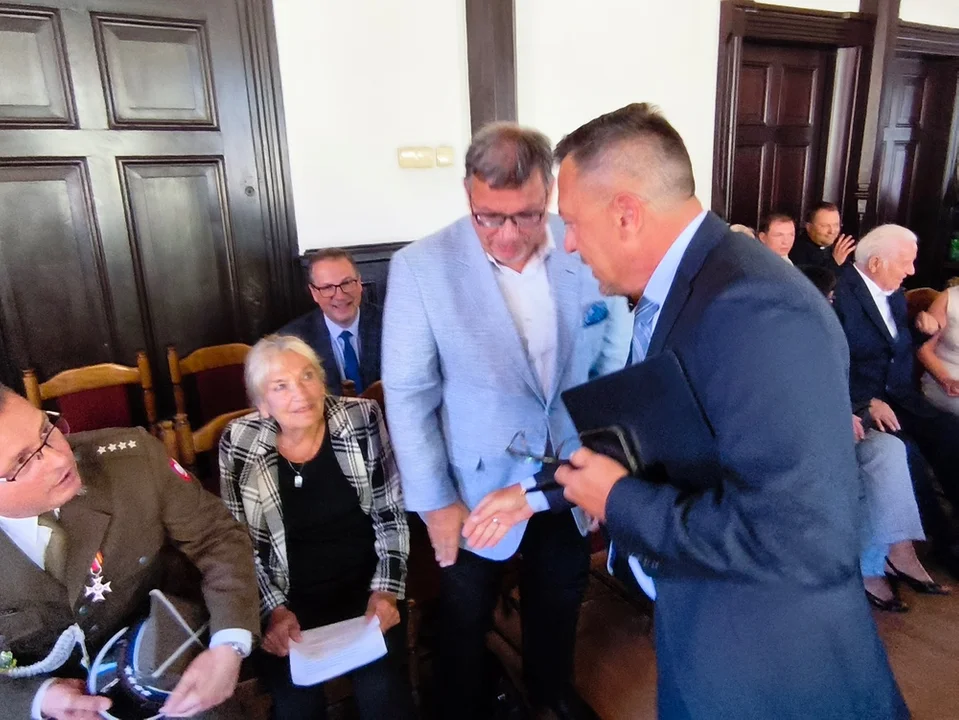Lekarze z sercem uhonorowani w Nowej Rudzie! Wzruszająca uroczystość w ratuszu [zdęcia]