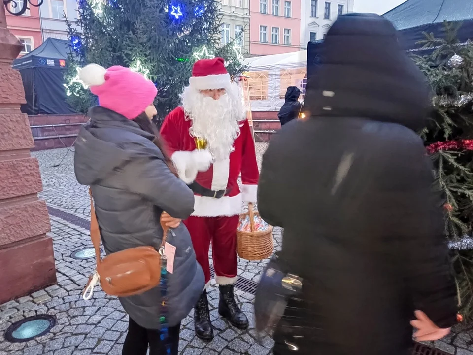 Nowa Ruda. Rozpoczął się Jarmark Bożonarodzeniowy [galeria]