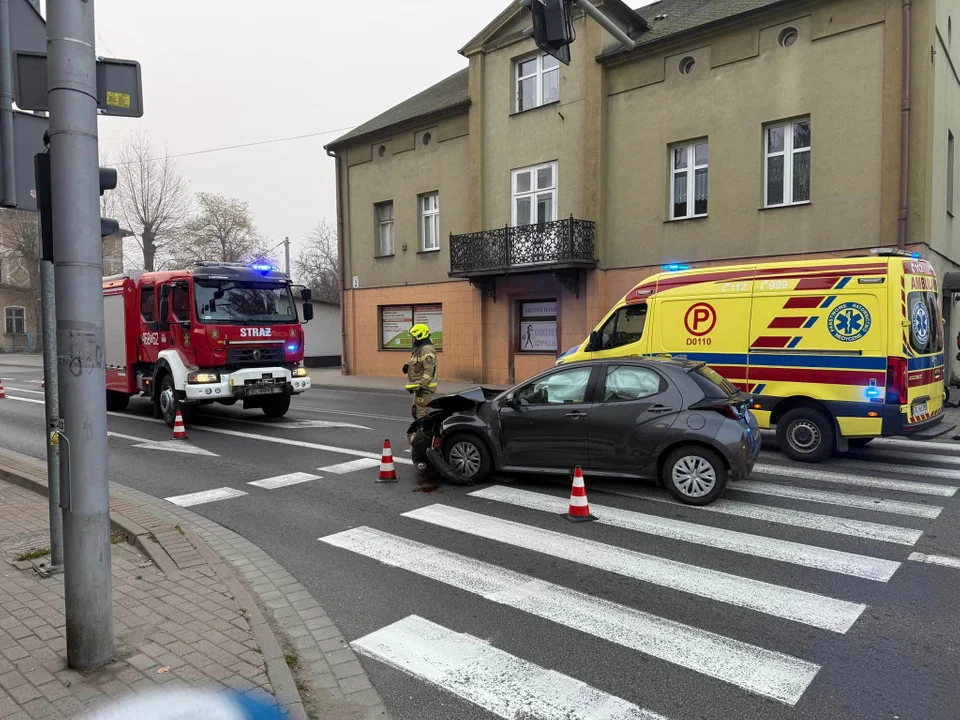 Nowa Ruda. Zderzenie dwóch samochodów na skrzyżowaniu w Słupcu [zdjęcia]