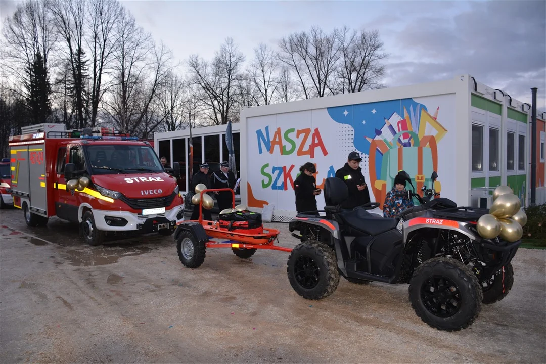 Gmina Kłodzko. Lekki wóz ratowniczo – gaśniczy i quad trafiły do OSP Żelazno [galeria]