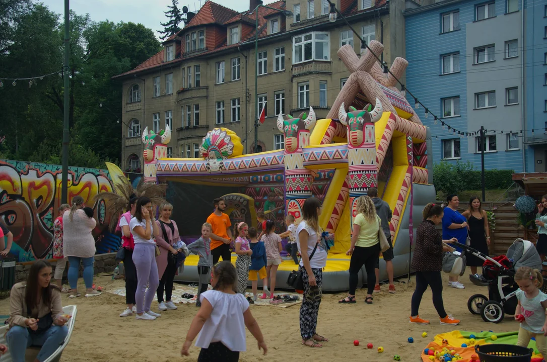 Nowa Ruda. Wakacyjny sezon plażowy przy MOK-u w pełni