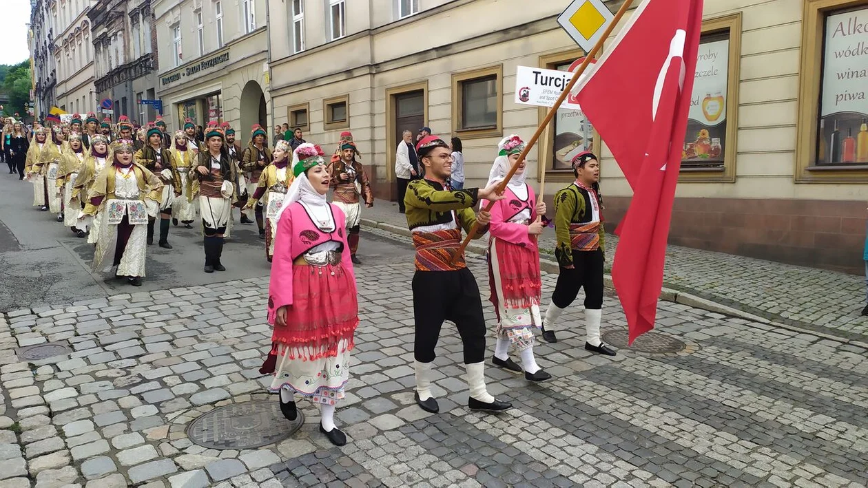 Powiat Kłodzki. Międzynarodowy Festiwal Folkloru rozpoczęty - Zdjęcie główne