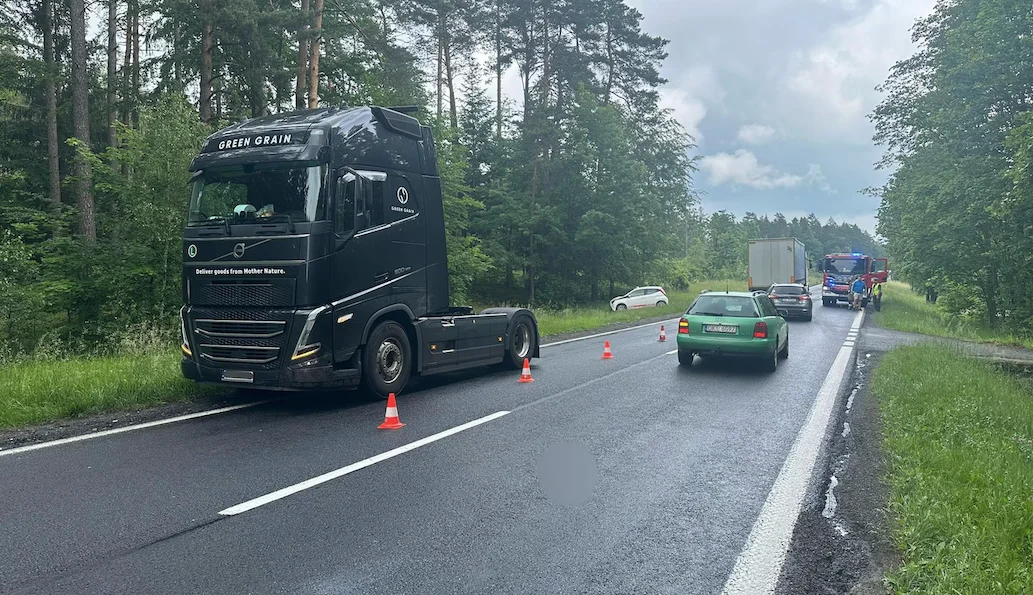 Polanica-Zdrój/Szczytna. Zderzenie Audi i ciągnika siodłowego - Zdjęcie główne