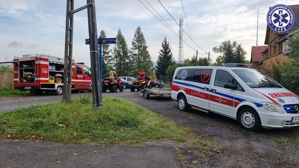Gmina Nowa Ruda. Tragiczny finał poszukiwań 55 – latka w lasach w okolicy Bartnicy. Na łące znaleziono jego ciało