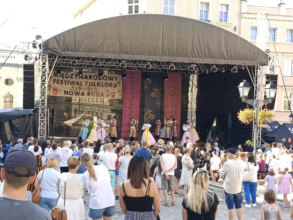 Nowa Ruda. Rozpoczął się Międzynarodowy Festiwal Folkloru [galeria]