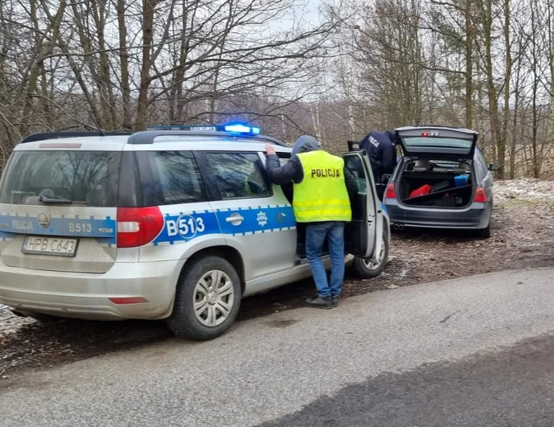 Lokalni Bonnie i Clyde kradli paliwo jeżdżąc skradzionym BMW
