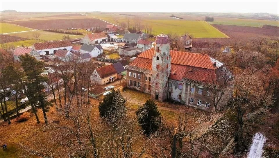 Majątek w Służejowie