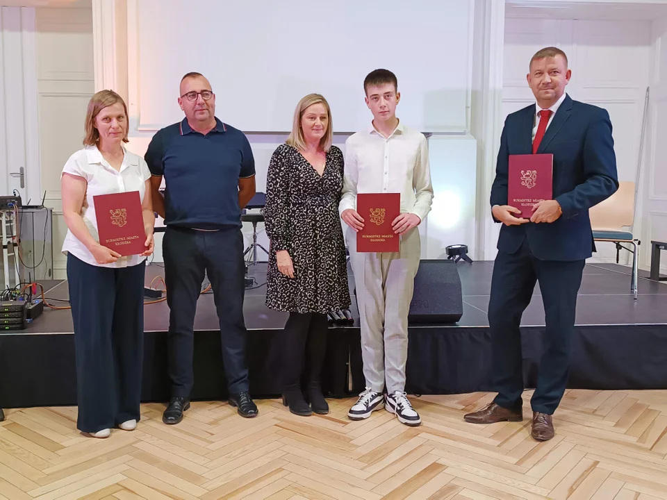 Wręczono stypendia „Leonardo” dla uzdolnionych uczniów kłodzkich szkół [galeria]