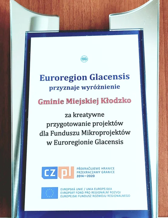 Kłodzko, Kudowa-Zdrój i Muzeum Kultury Ludowej w Pstrążnej ze statuetkami Euroregionu Glacensis