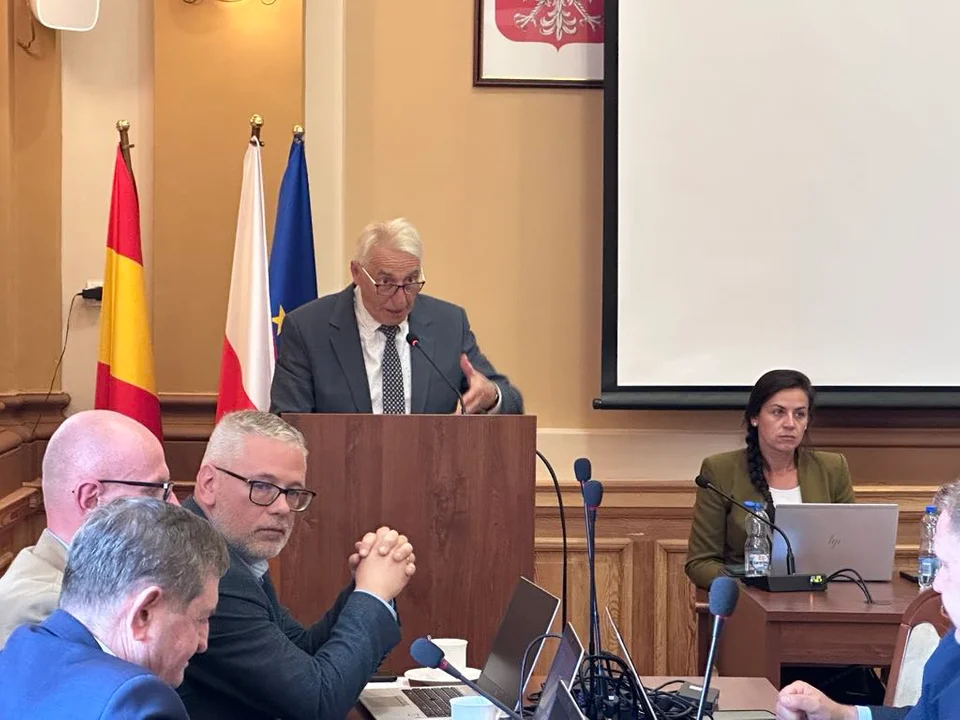 VII Sesja Rady Powiatu Kłodzkiego. Absolutorium dla Zarządu [galeria]