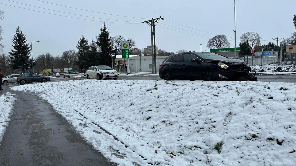 Kłodzko. Kolizja na skrzyżowaniu ul. Noworudzkiej i Armii Krajowej