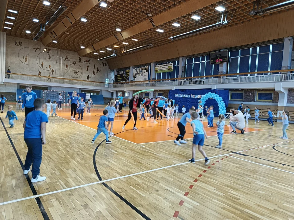 Nowa Ruda. Niebieskie Igrzyska przedszkolaków z Przedszkola Kraina Malucha [galeria] - Zdjęcie główne