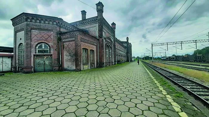 Kamieniec Ząbkowicki. Dworzec z nadzieją