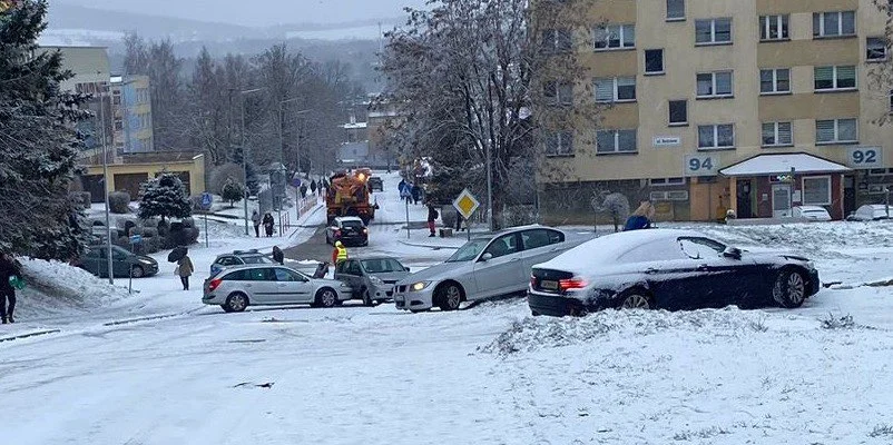 Kłodzko. Kolizja przy ul. Jana Pawła II - Zdjęcie główne