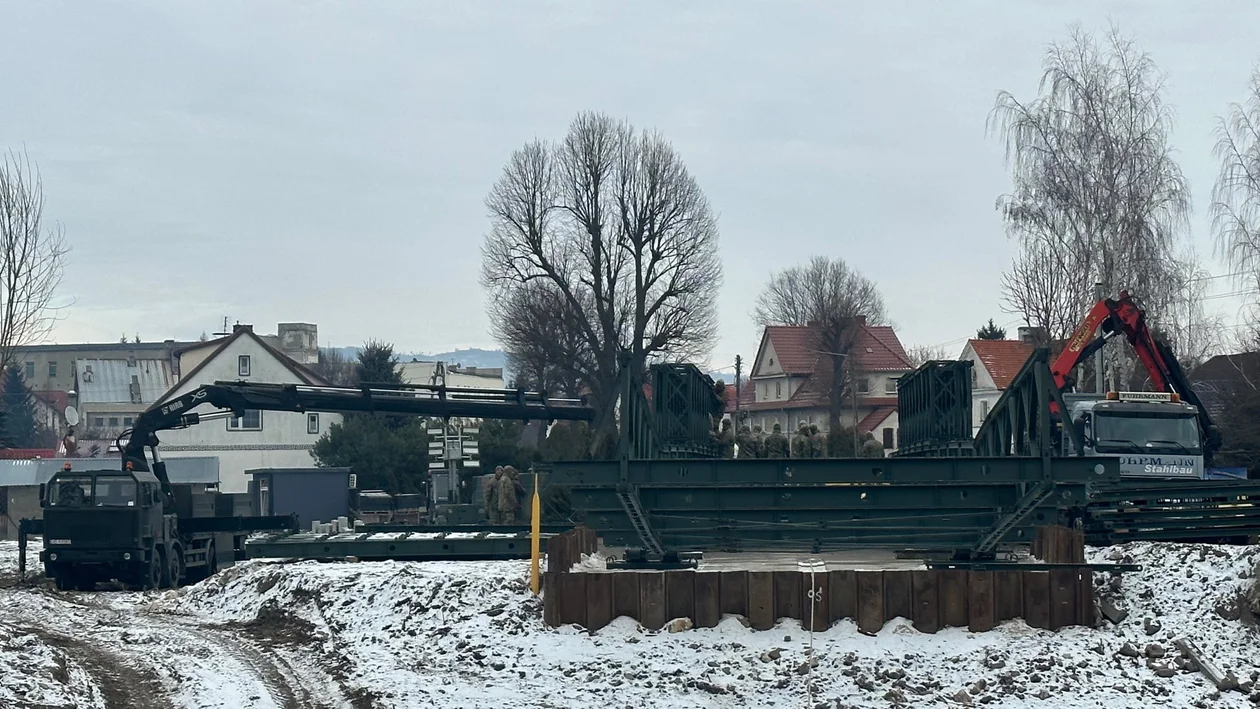 Krosnowice. Tak wyglądała budowa mostu tymczasowego. Dzisiaj otwarcie