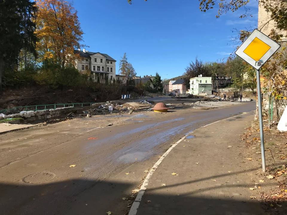 Lądek-Zdrój. Tak wygląda miasto 4 tygodnie po powodzi [zdjęcia]