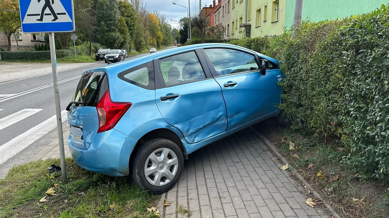 Kłodzko. Kolizja dwóch aut przy ul. Wyspiańskiego - Zdjęcie główne