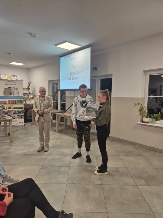 Jugów. Drugie warsztaty astronomiczne w Gminnym „Klubie Seniora” [galeria]