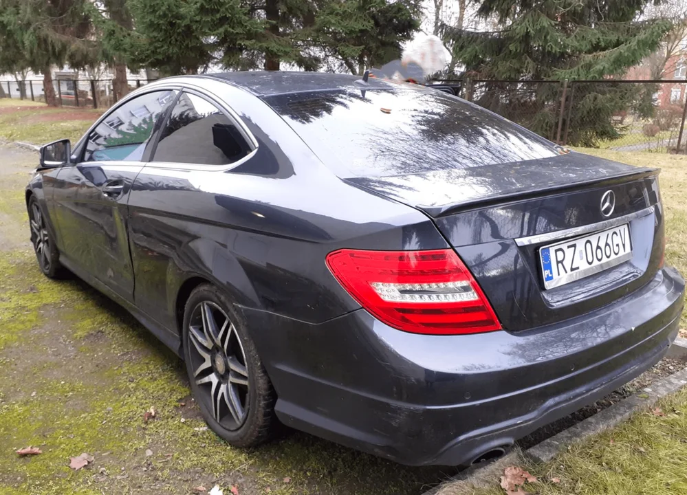 Mercedes za 10 tysięcy złotych? Skarb Państwa sprzedaje auto - Zdjęcie główne