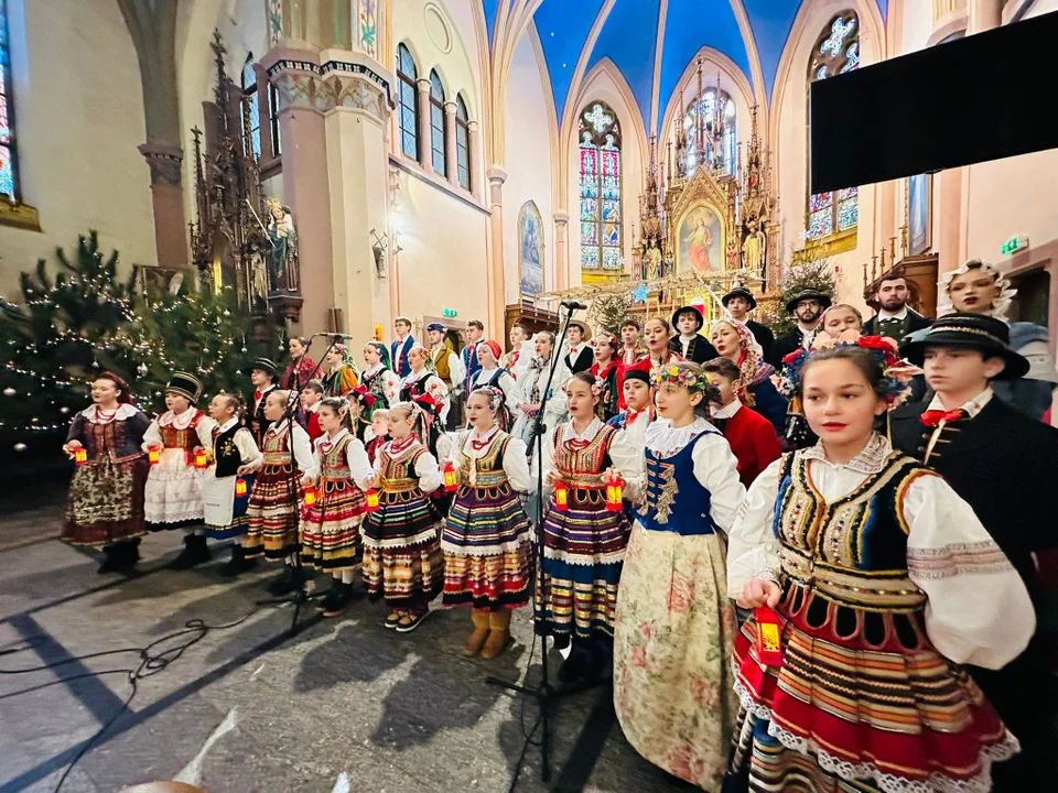 Pierwsze kolędowanie z Zespołem Pieśni i Tańca "Nowa Ruda" za nami