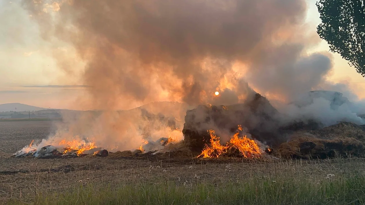 Żelazno - pożar sterty słomy - Zdjęcie główne