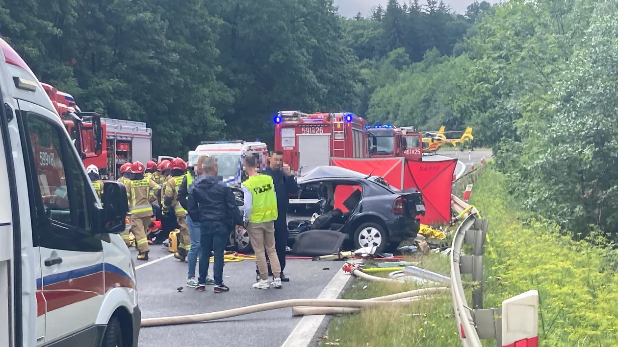 Śmiertelny wypadek na krajowej ósemce. Droga jest zablokowana - Zdjęcie główne