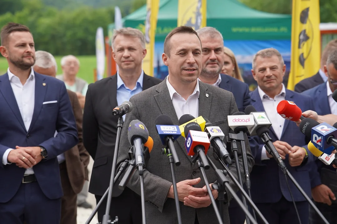 Stawiamy na rozwój kolei regionalnej. Chcemy, aby pociągi docierały wszędzie tam, gdzie jest to możliwe – marszałek Paweł Gancarz