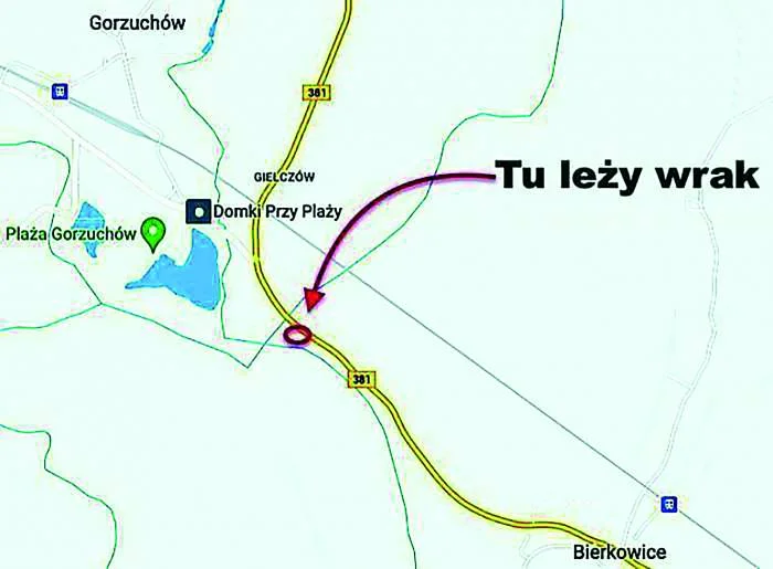 Wraka samochodu leży już dwa lata na skarpie i wszyscy mają to w d...