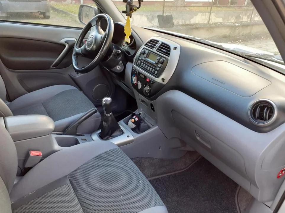 Toyota RAV4 za cenę skutera?! Skarbówka w Kłodzku sprzedaje auto [zdjęcia]