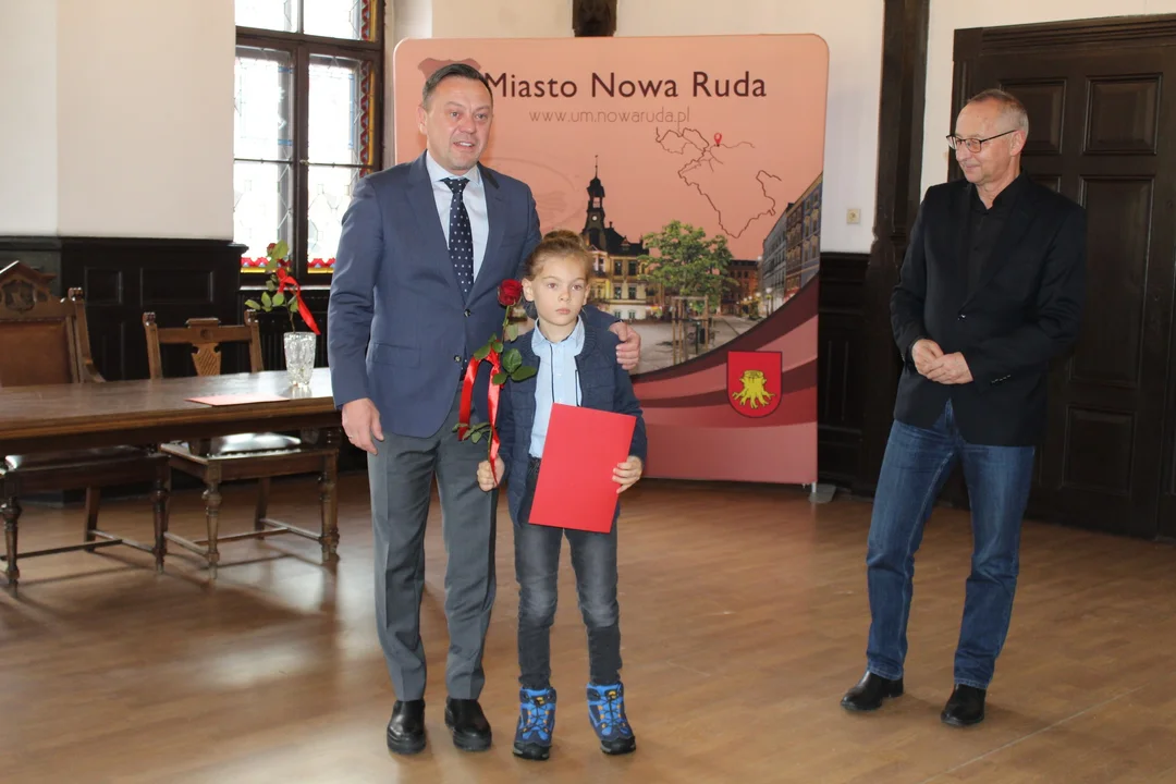 Młodzi zawodnicy karate ze stypendium burmistrza Nowej Rudy [galeria]