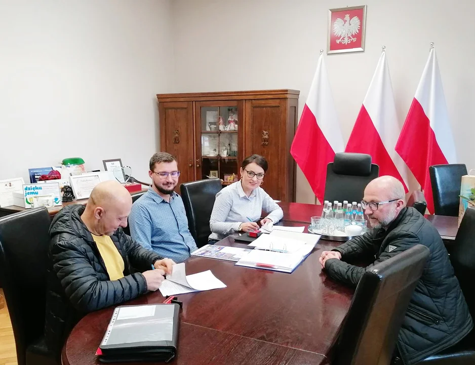 Gmina Nowa Ruda: Podpisano umowy na zadania drogowe