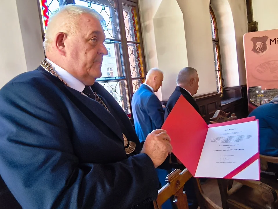 Dr. Elżbieta Szwab-Rybka, dr Paweł Andreasika i śp. Alfred Balawajder z tytułami „Zasłużony dla Miasta Nowa Ruda” [galeria]