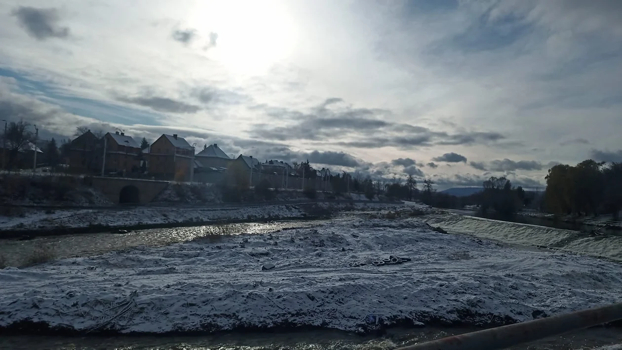 Biało za oknem. Pierwszy śnieg w obiektywie naszych czytelników