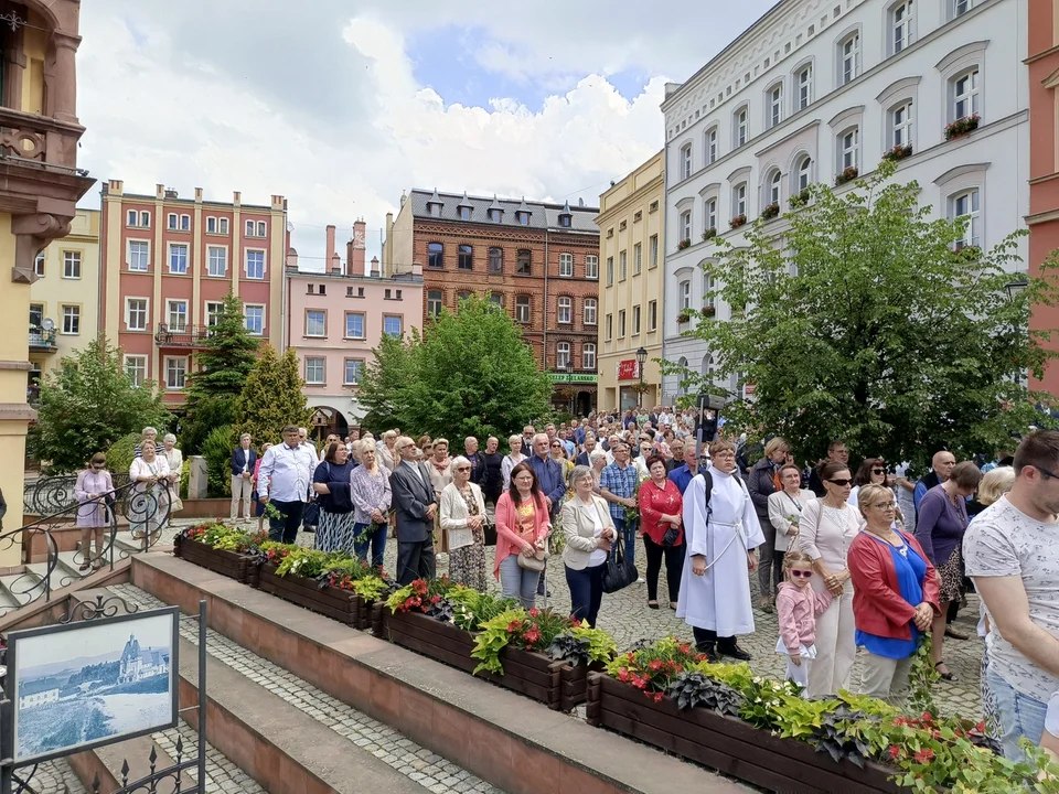 Boże Ciało w Nowej Rudzie. Ulicami przeszła uroczysta procesja [galeria]