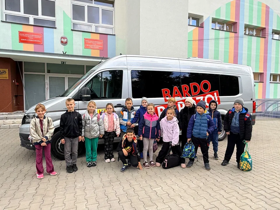 Dzieci z Barda uczą się pływać w Ząbkowicach Śląskich. Ruszyła II edycja „ABC RUCHU – pływam – ćwiczę 2026” [zdjęcia] - Zdjęcie główne