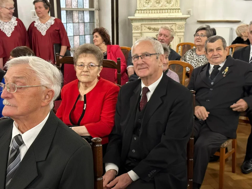 Małżeństwa z Ziębic odebrały odznaki za 50 i 60 lat nieprzerwanego i wyjątkowego pożycia małżeńskiego