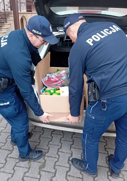 Mikołajki pełne serca. Policjanci z Kłodzka obdarowali dzieci z Domu Dziecka