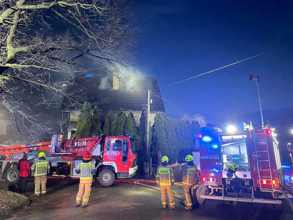 Kamieniec Ząbkowicki. Doszło do pożaru w domu jednorodzinnym na osiedlu Krzywoustego