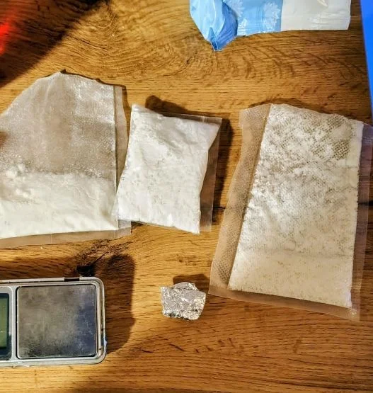 Blisko 2 kg narkotyków zabezpieczone w powiecie kłodzkim. Trzy osoby tymczasowo aresztowane