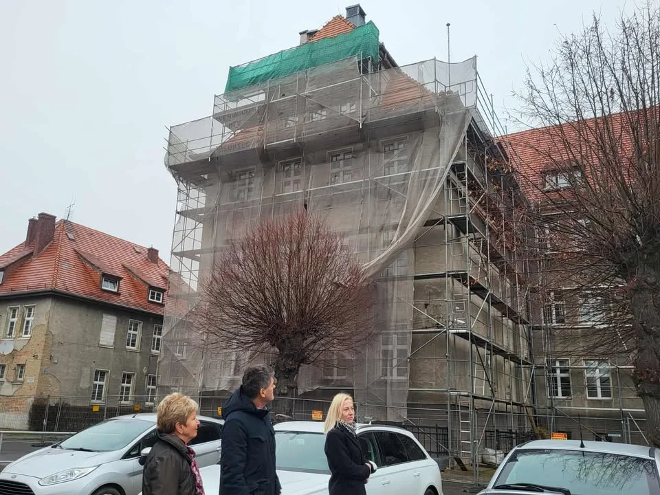 Trwa termomodernizacja budynku Liceum Ogólnokształcące w Ząbkowicach Śląskich