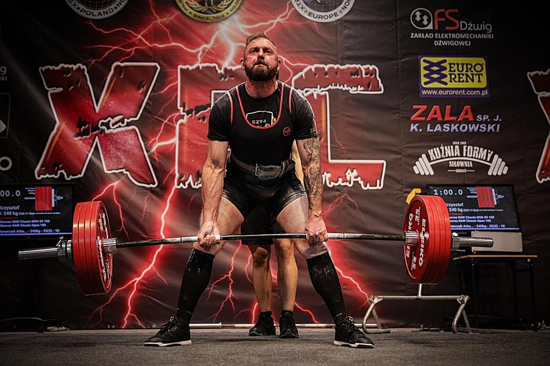 Policjant z Kudowy-Zdroju podbił rekordy. 18 rekordów i złote medale w jeden weekend