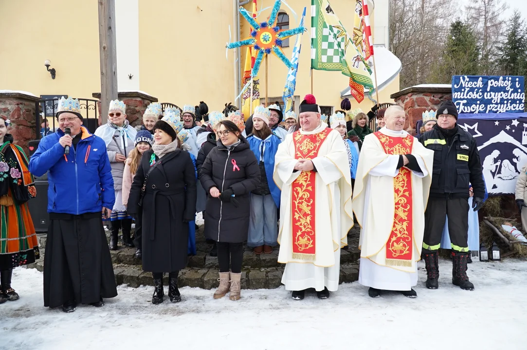 Orszak Trzech Króli przeszedł ulicami Jugowa. Było kolorowo i wesoło [galeria]