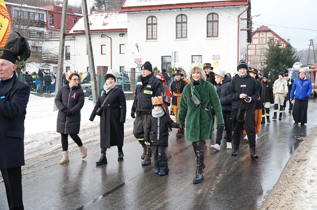 Orszak Trzech Króli przeszedł ulicami Jugowa. Było kolorowo i wesoło [galeria]