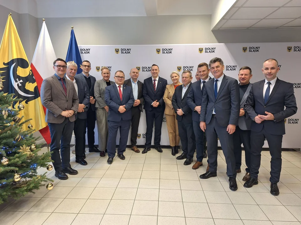 15 milionów złotych dla Powiatu Ząbkowickiego! Decyzja Zarządu Województwa to prawdziwy prezent na Nowy Rok