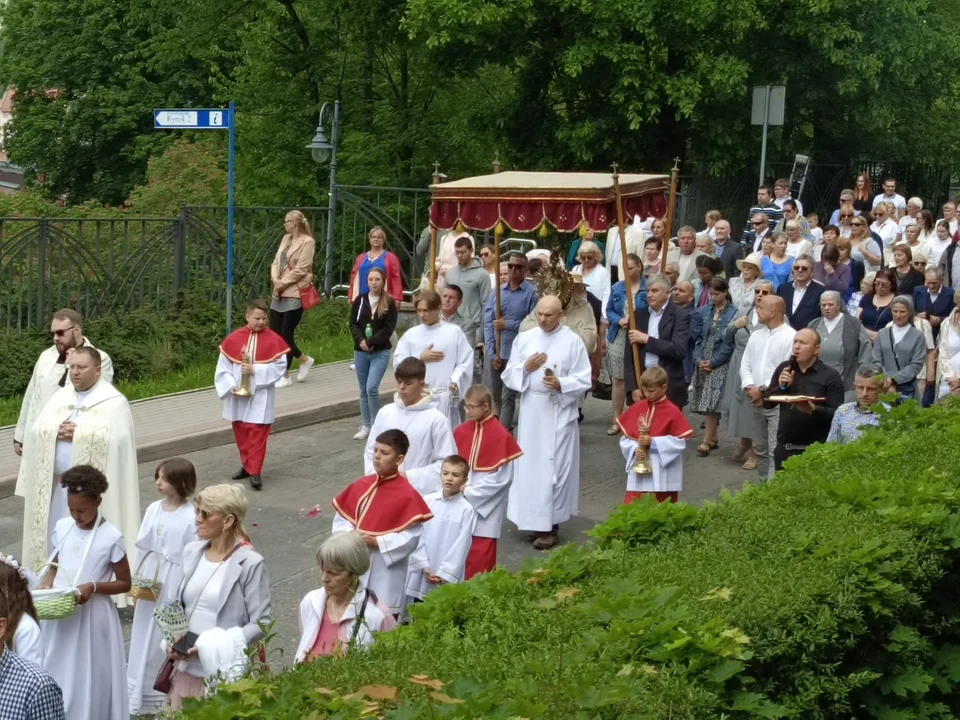 Boże Ciało w Nowej Rudzie. Ulicami przeszła uroczysta procesja [galeria]